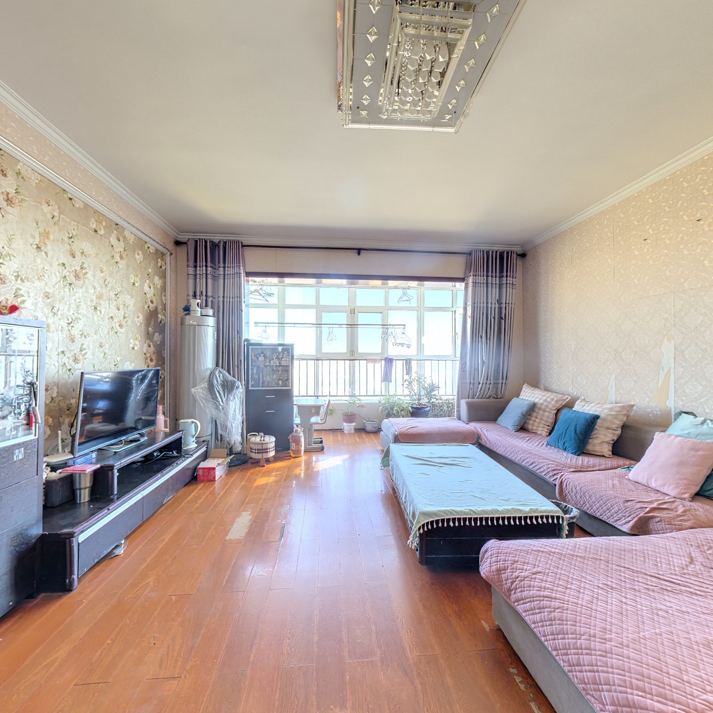 房子南北通透两居，简单装修，顶层。