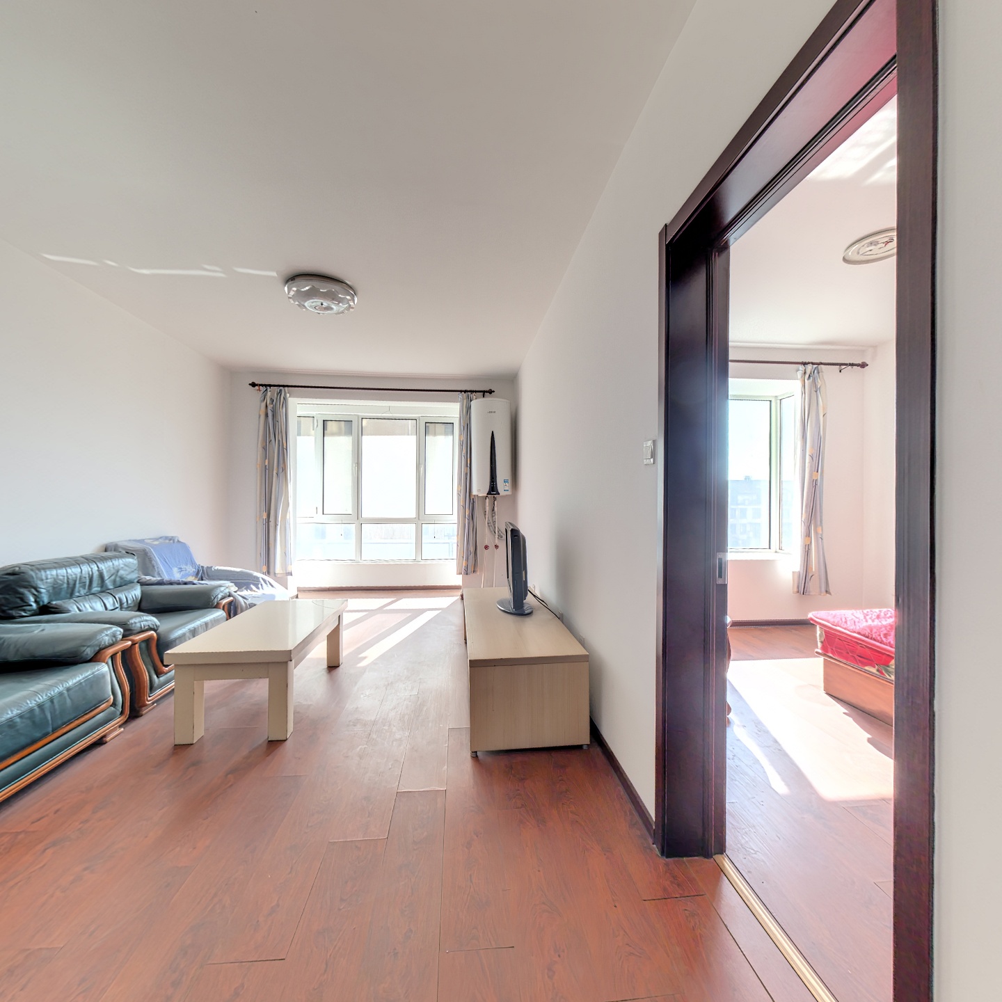 全阳两居，户型方正，中间楼层，花园小区，封闭管理