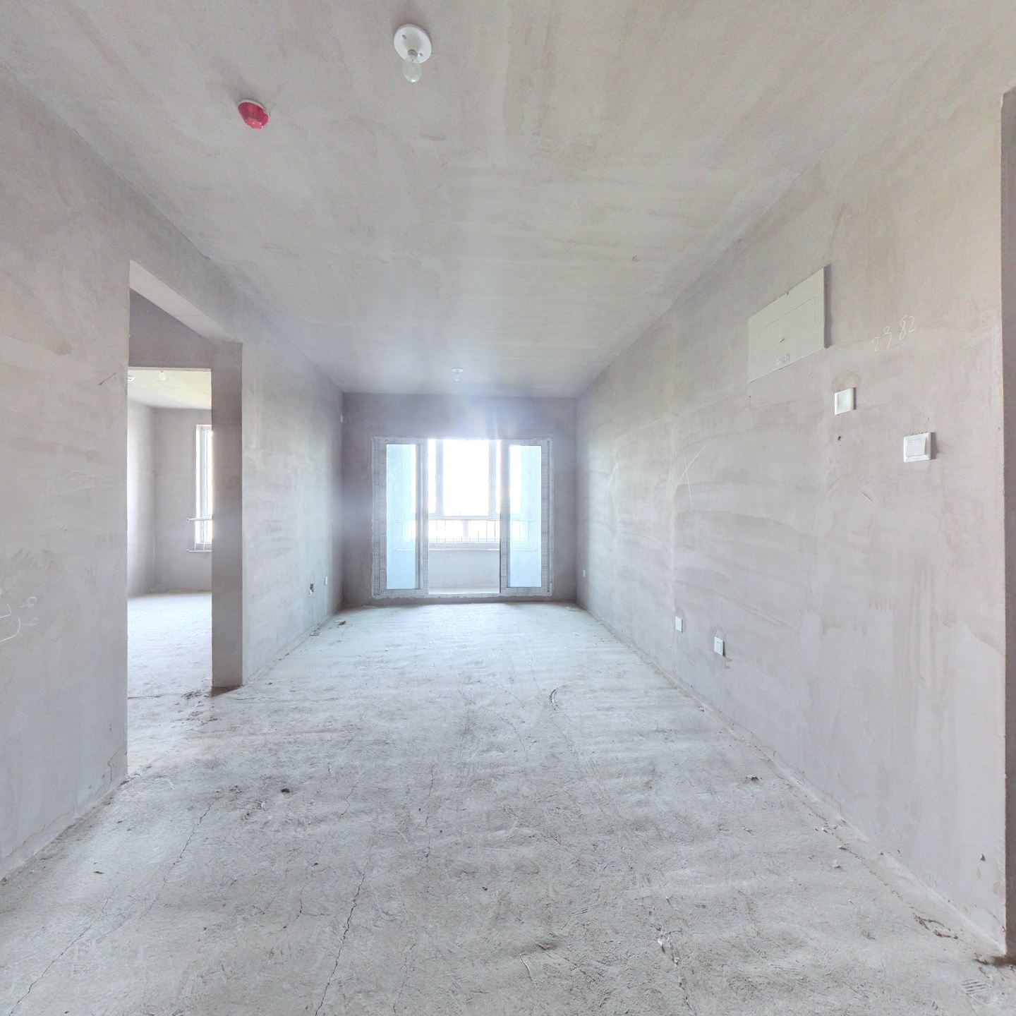 本房子在德信公园北侧 东北户型两居室