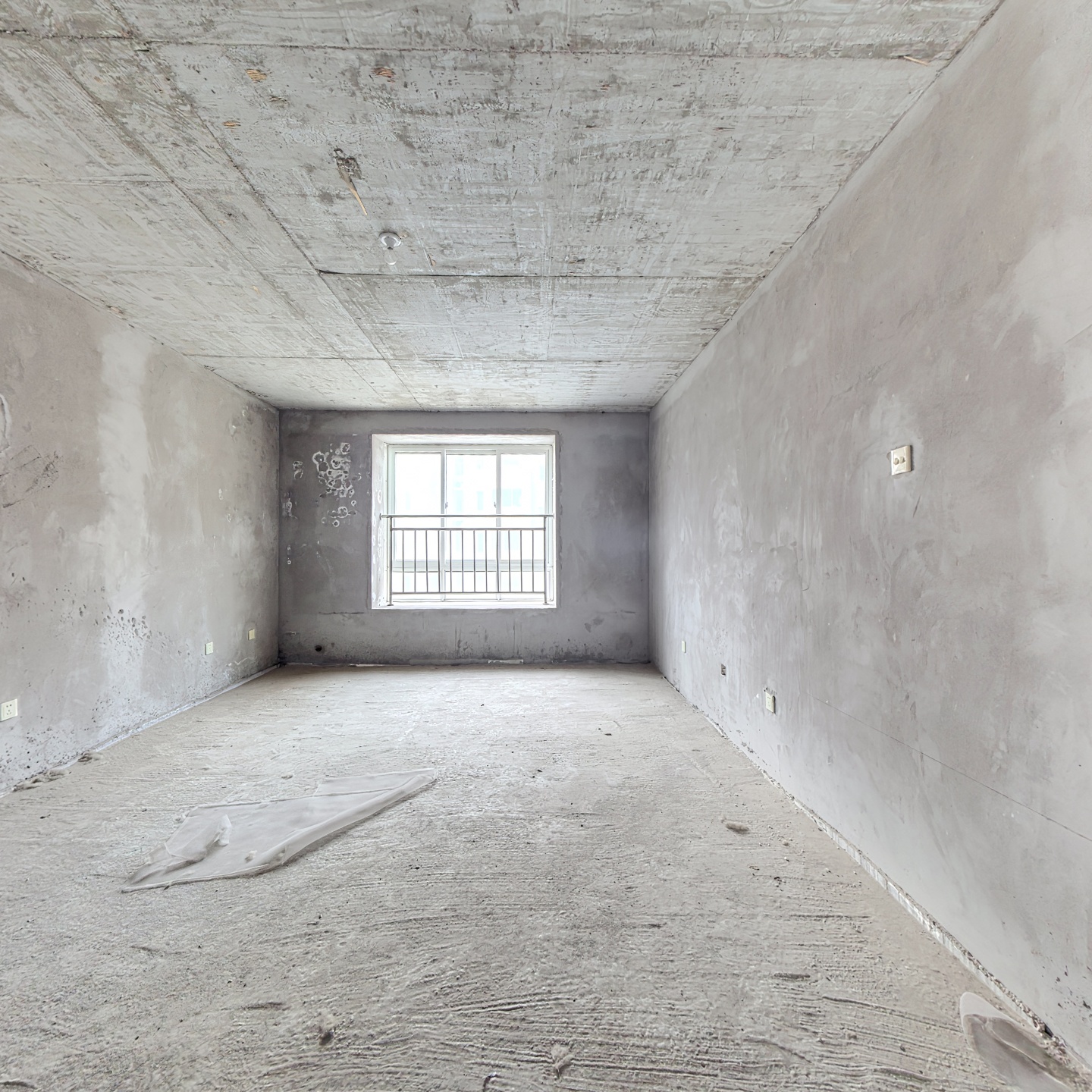 电梯洋房，一梯两户，公摊小，满五年税费少