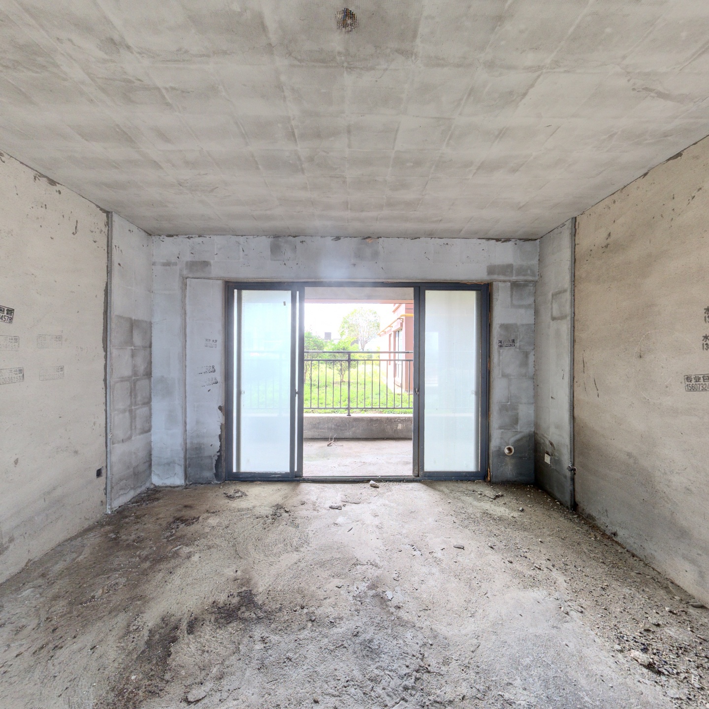 带花园的房子，南北通透.急售.房东出价就谈.随时看房