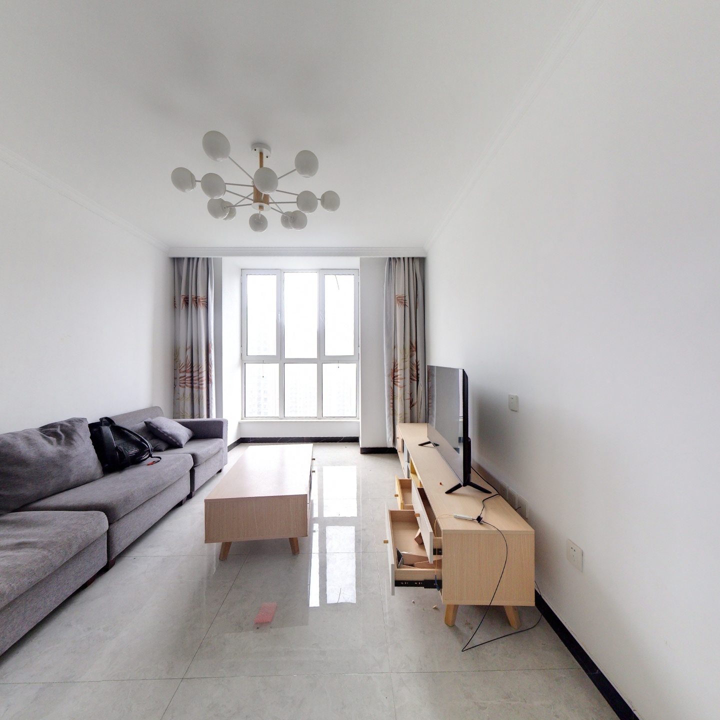 精装修，拎包入住，户型方正，视野开阔，采光充足