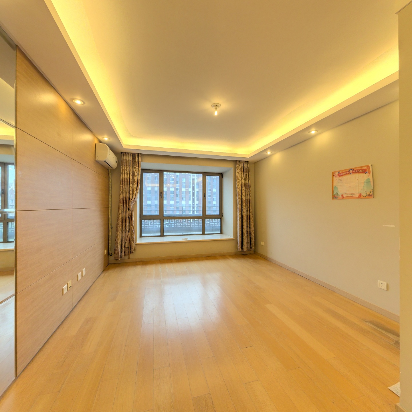 長陽半島祥云街4號院，正規(guī)三居室好樓層，萬科精裝修