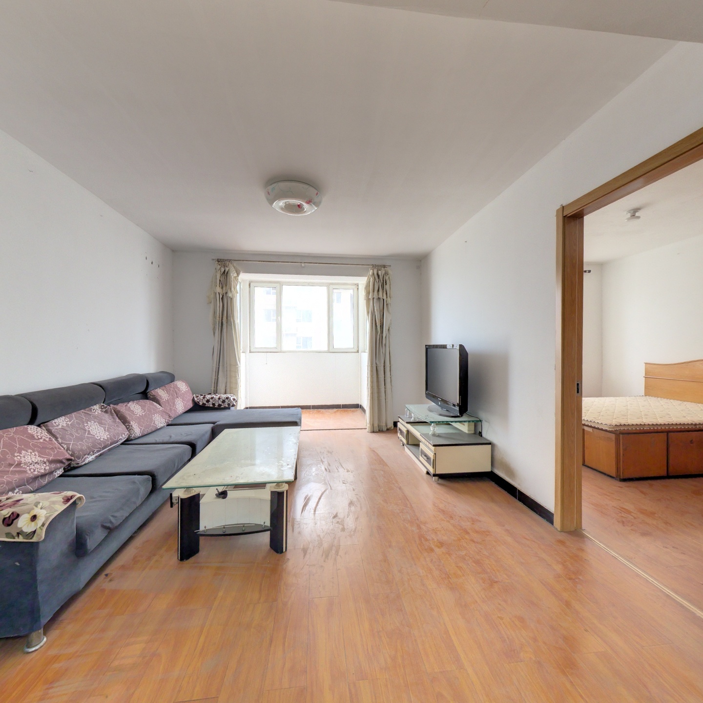 中高楼层，全天采光，房本满二 随时看房，自住装修