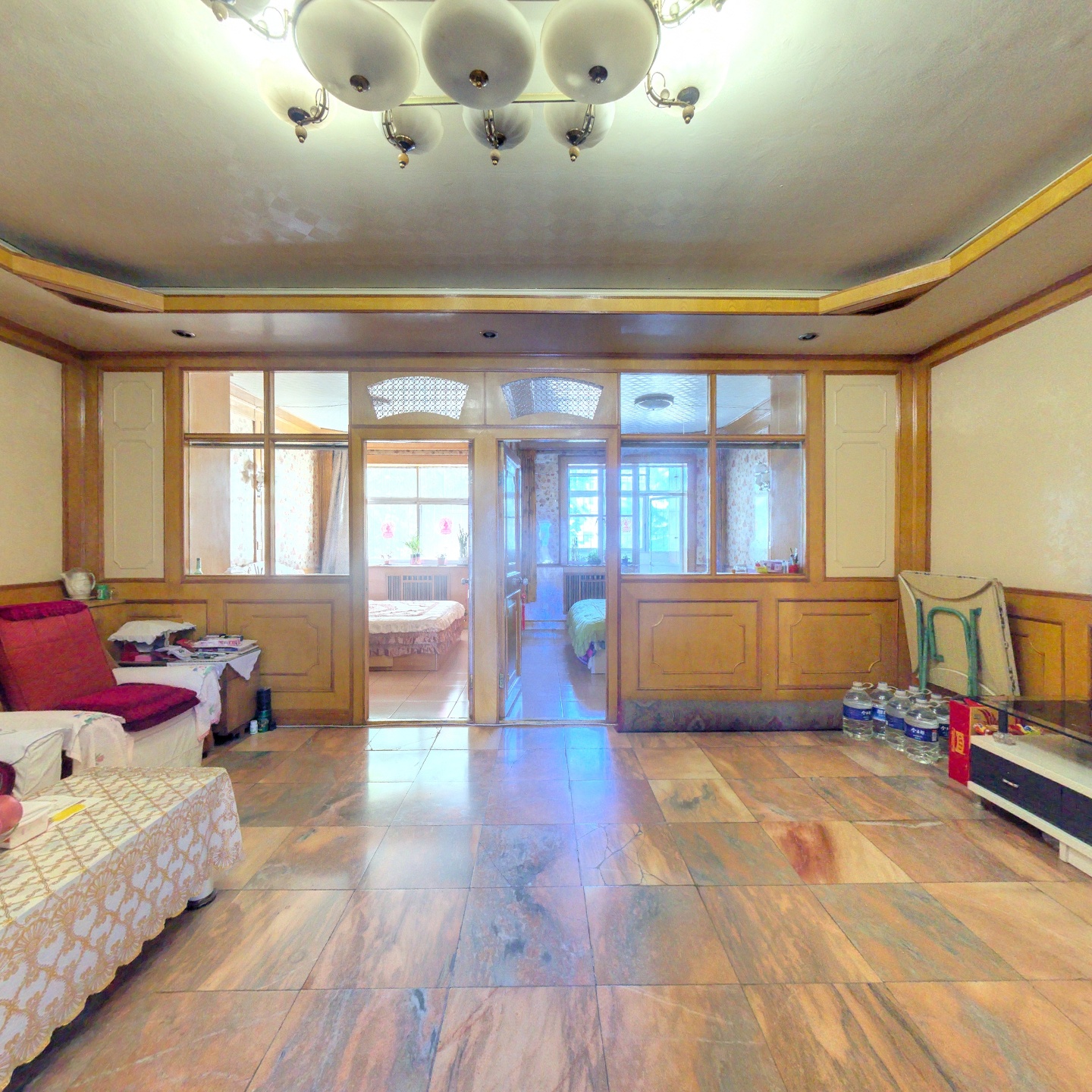 出售范阳路二水厂小区，集中供暖，交通便利三居室。