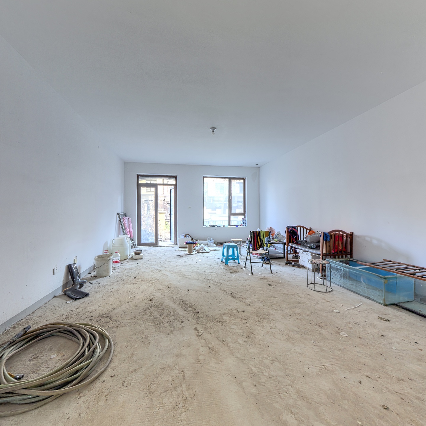 高铁商圈 鸿坤理想湾叠拼别墅 一层带前后花园