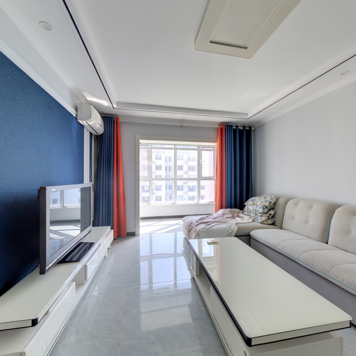 南向两居 精装修  保持的还不错