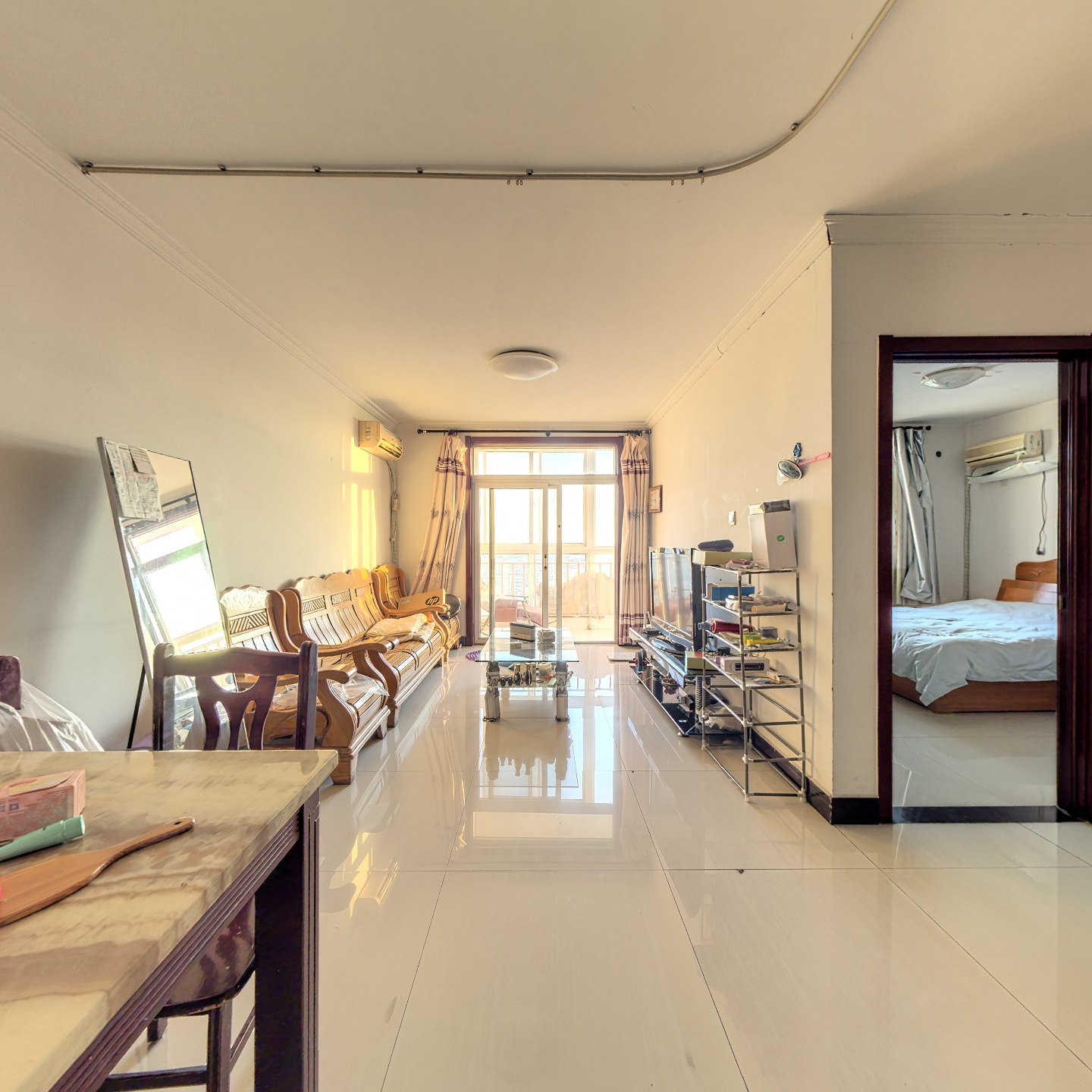 此房位于平安大街，电梯房，高楼层，全天采光充足