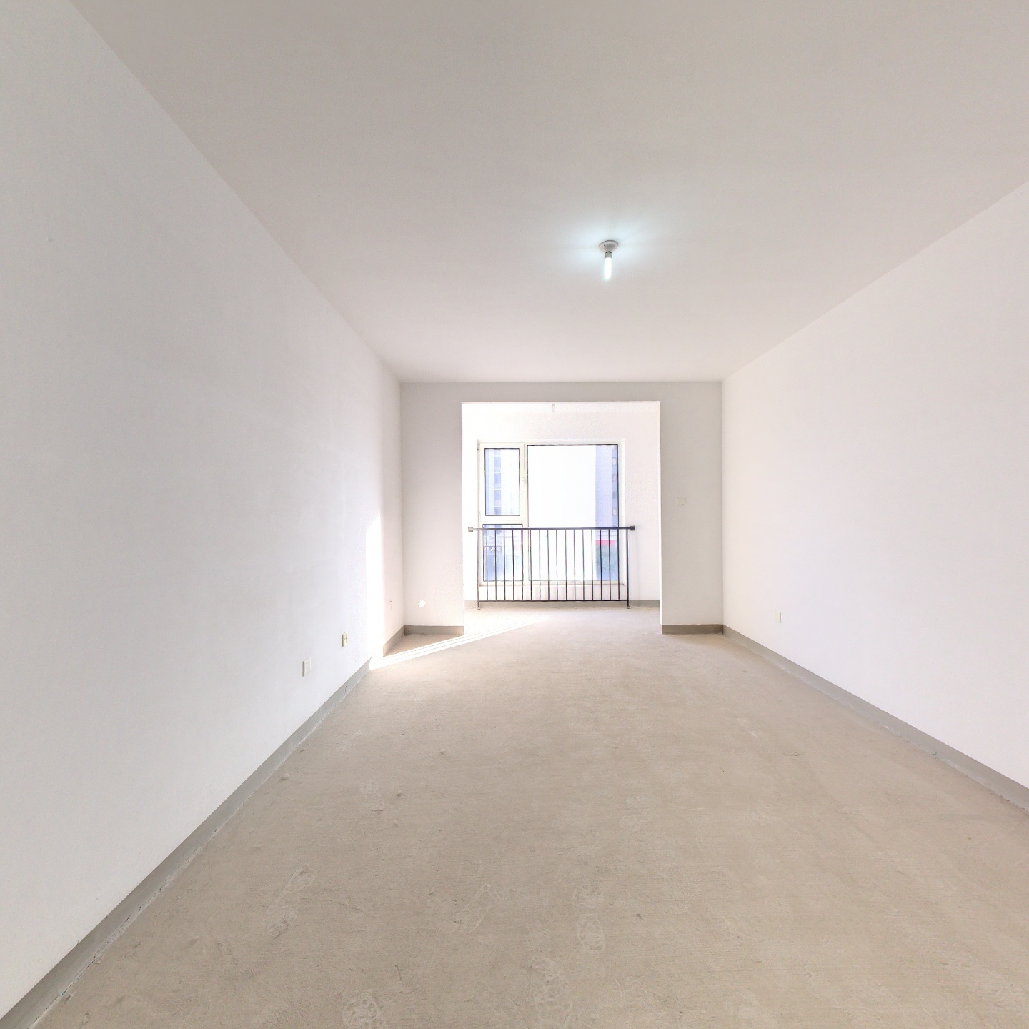 房本满二，南北通透三居，看房方便，交通便利