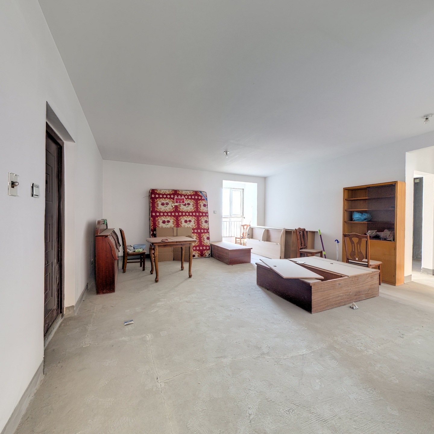 ：房本满二 视野好，南北通透采光好