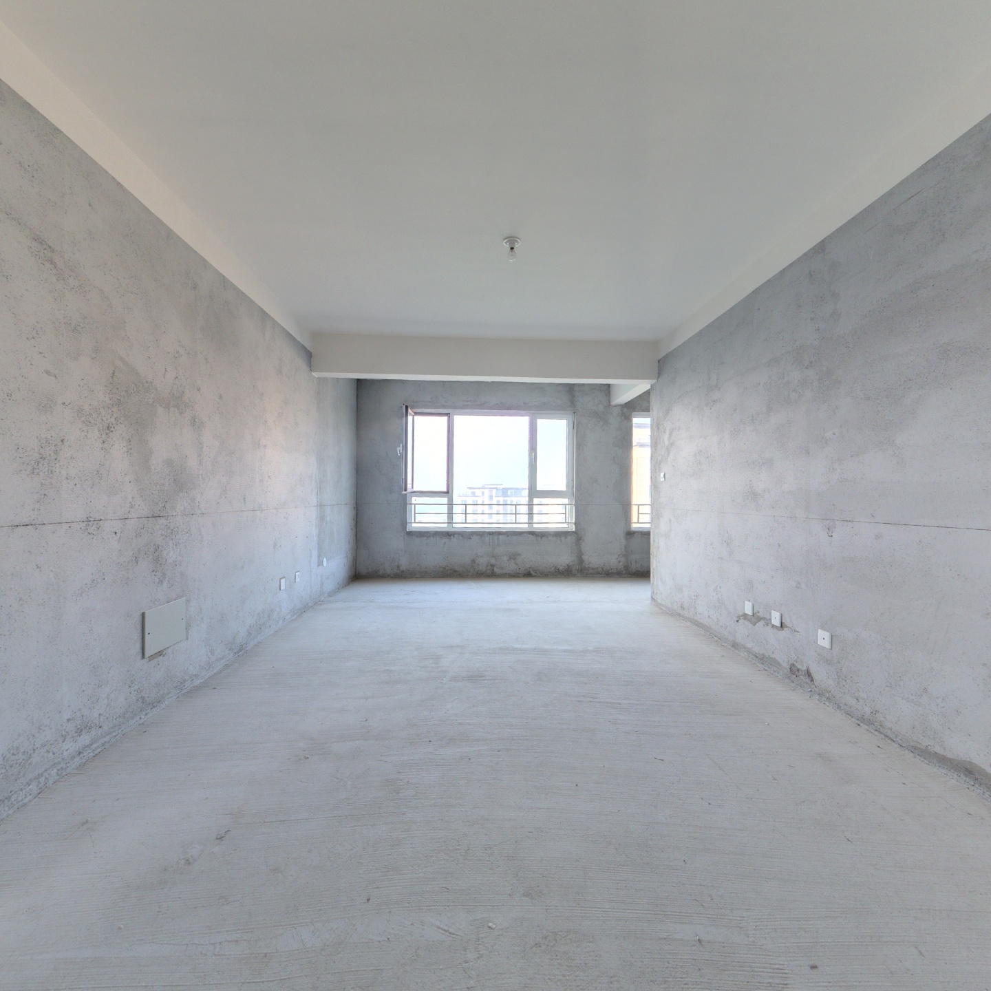 青城樱园8楼3室带储藏室，急售，价格可谈！