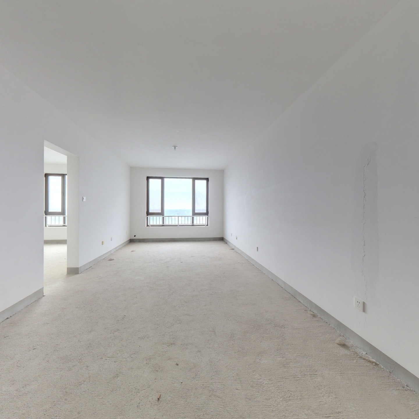 朝南全阳的，采光好，全天无遮挡，视野开阔