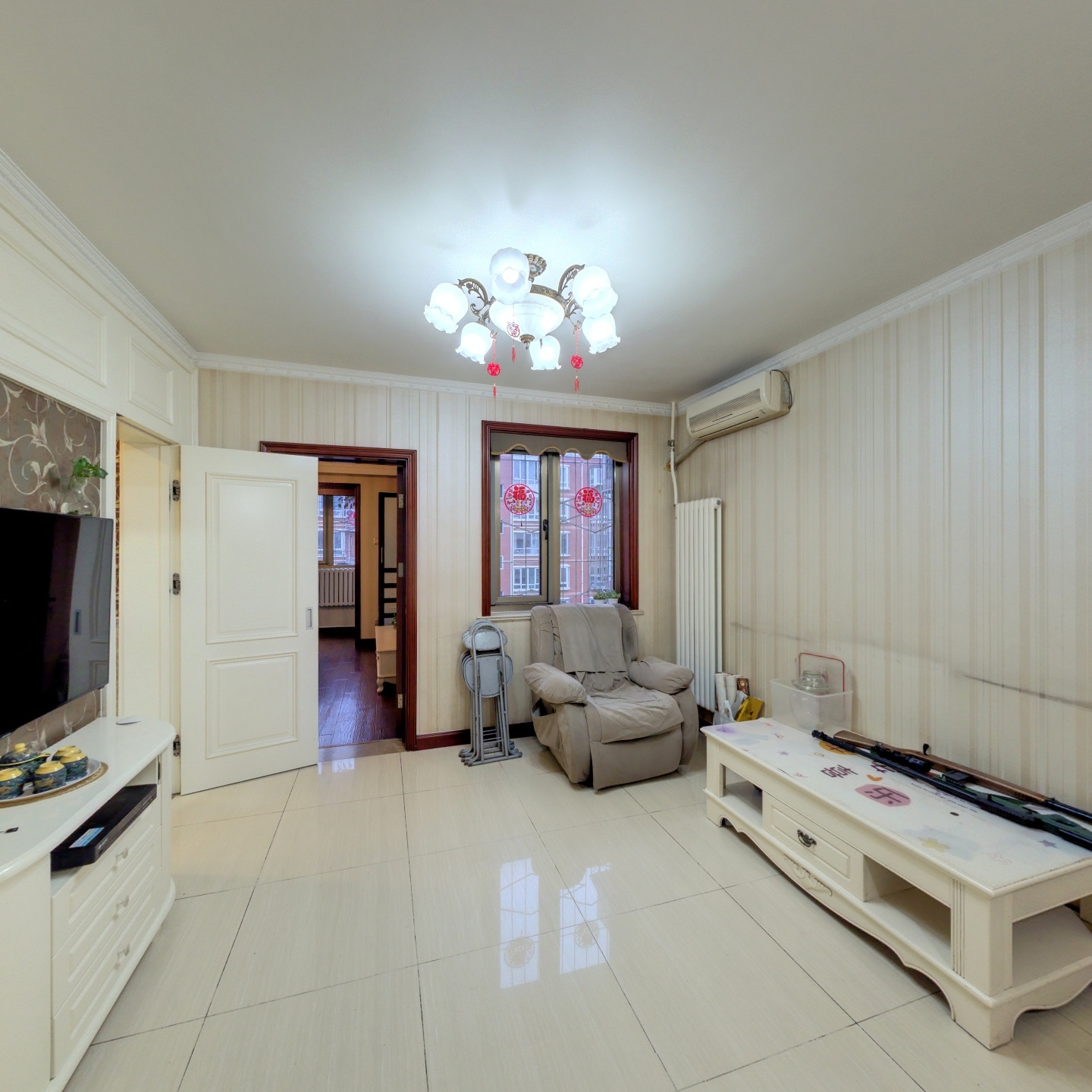 房子南北雙陽，中間樓層，地鐵口100米，2002年