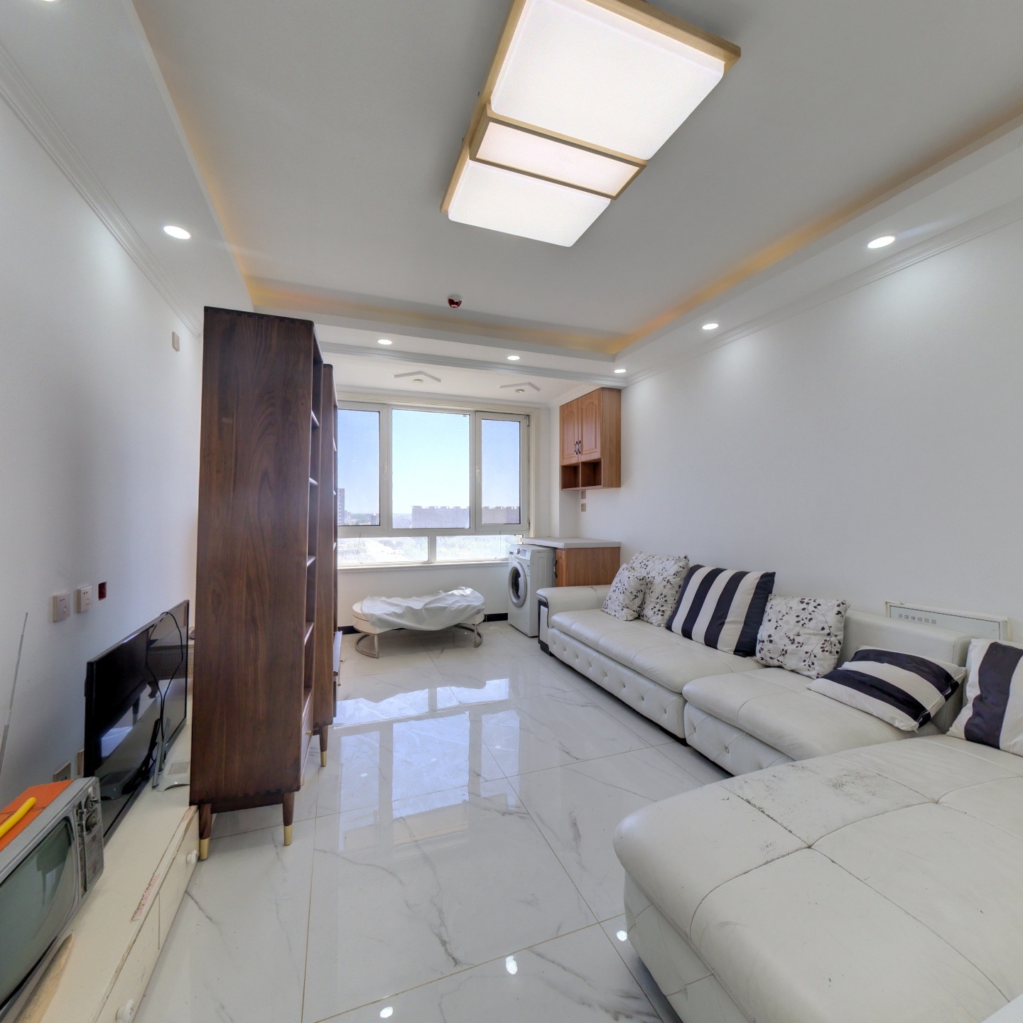 此房楼位佳 采光无遮挡  精装修 房龄新 近公园