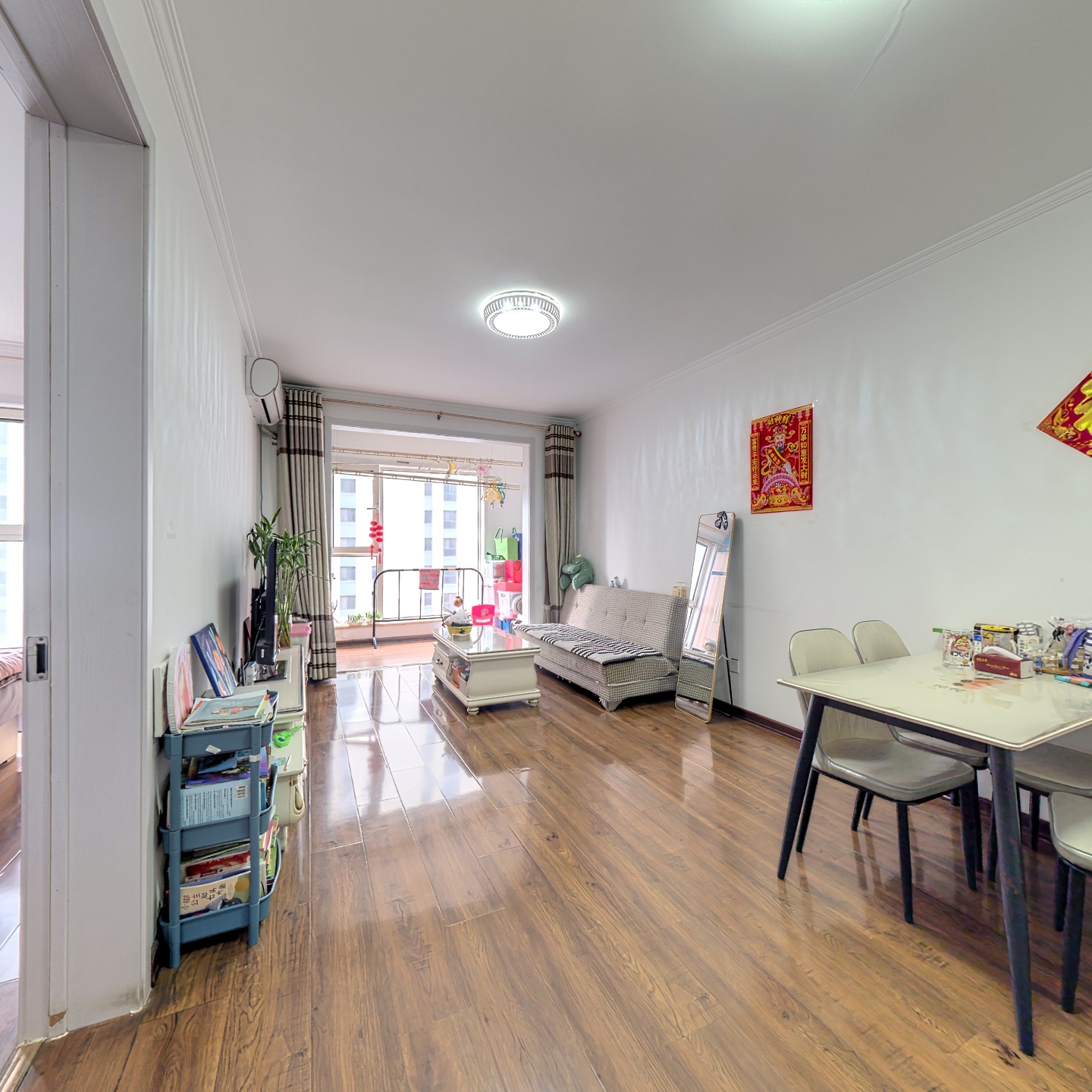 一梯两户两居室 简单装修 满二税少