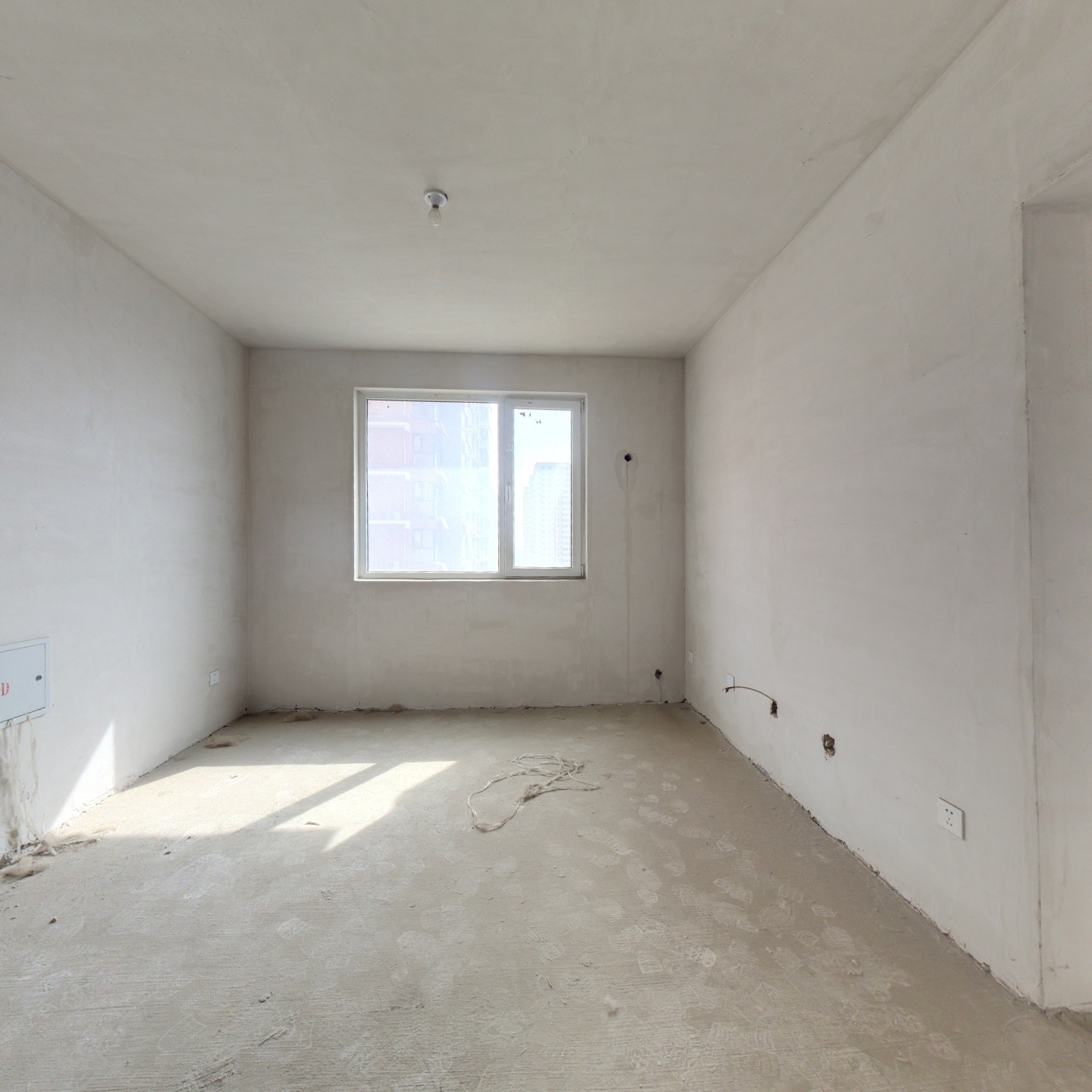 中医院旁正规一居室，大阳台，采光好