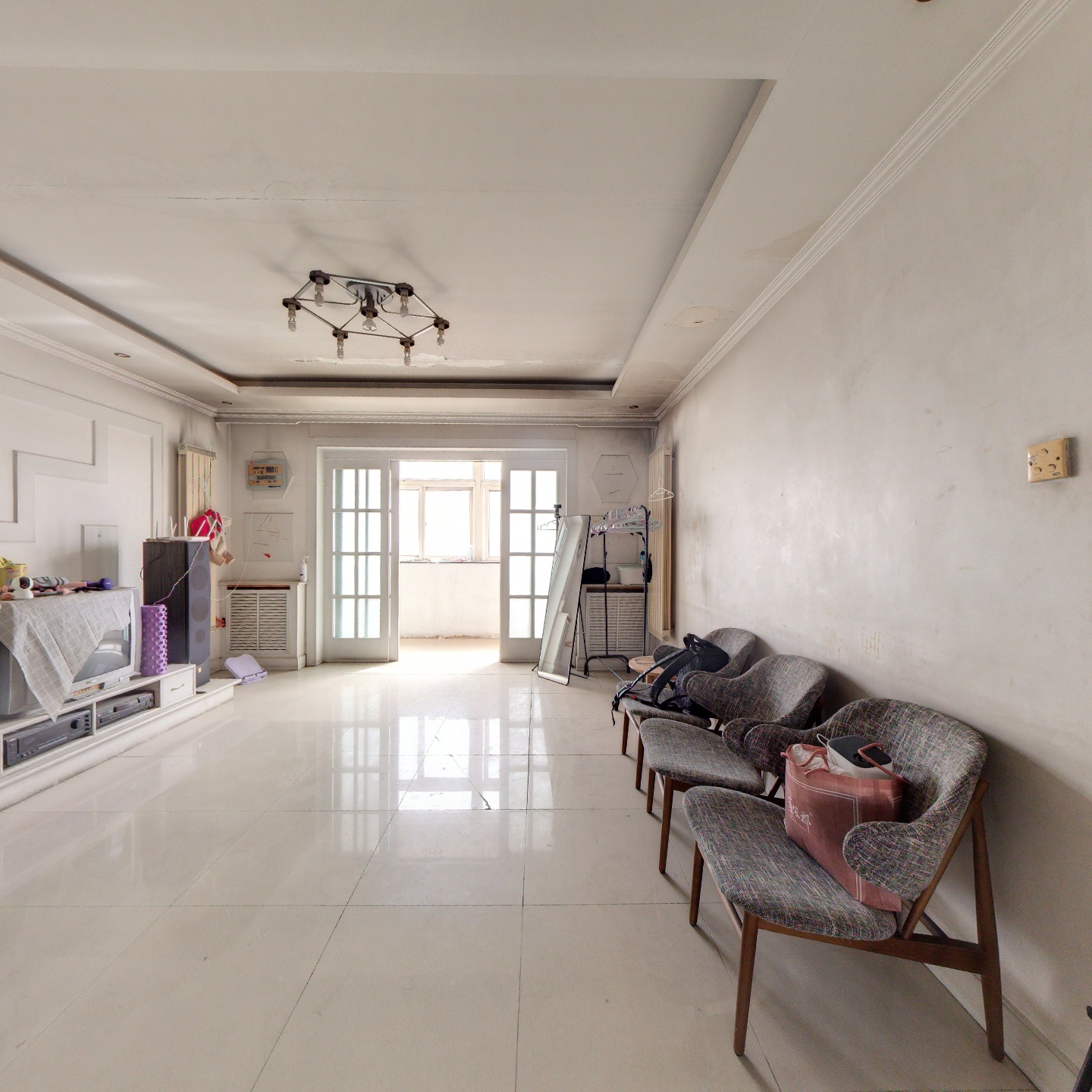 满五年，南北 双通透，大客厅，公摊小。