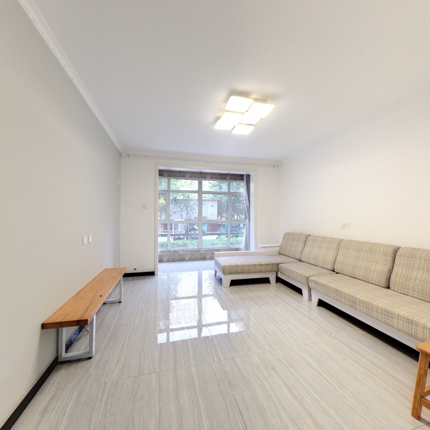 凯旋门精装三居，本满五年，税费低。