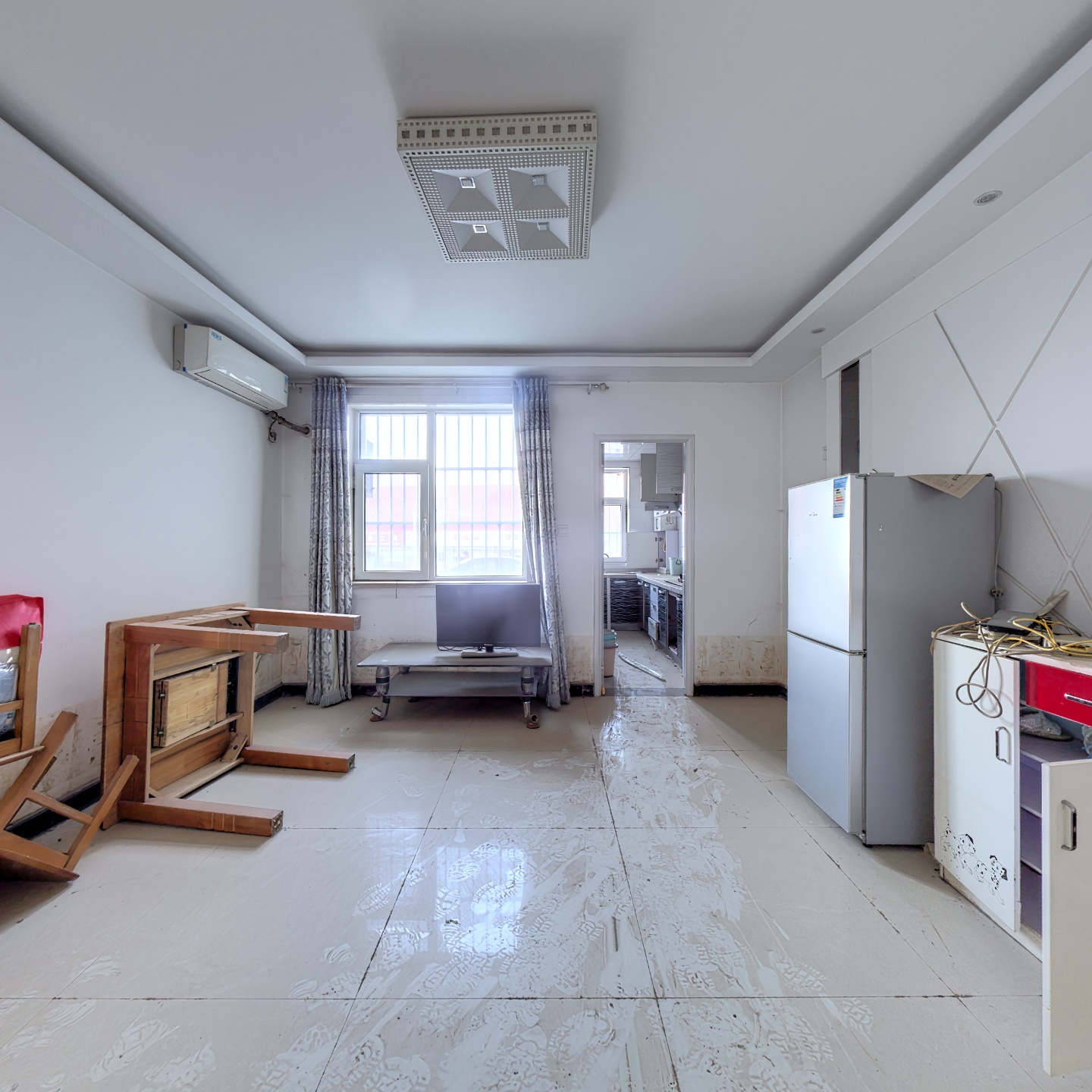 107国道  水榭春天 南北通透两居室  有装修低楼层