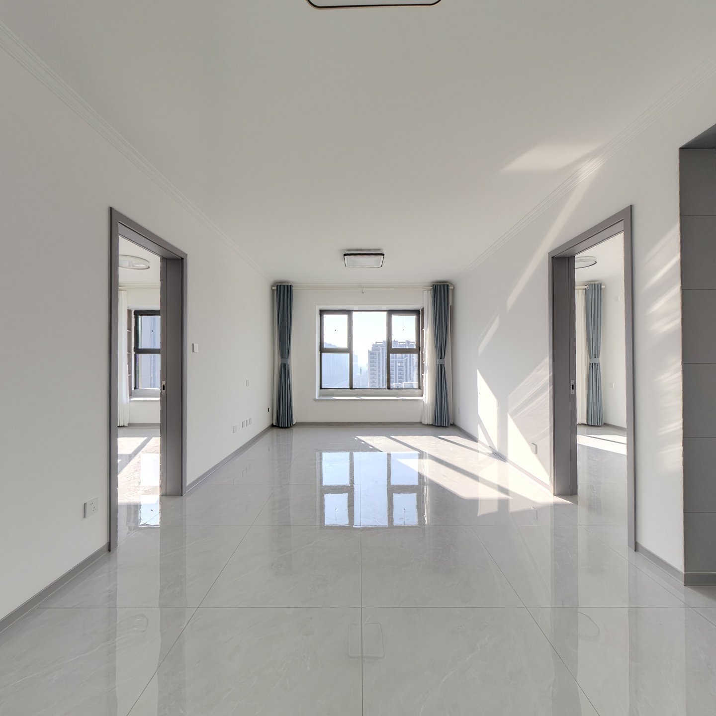 本房是经典的四叶草户型，南北三通透，双明卫，好楼层