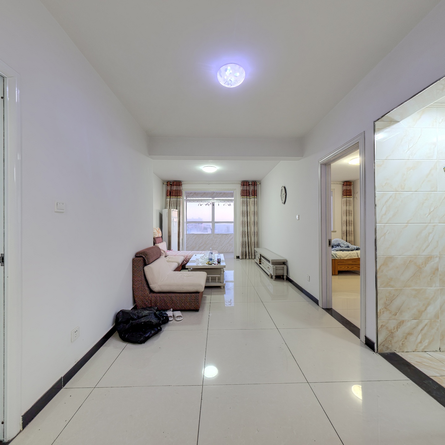 冠云路精装修一居采光充足家具家电齐全拎包入住