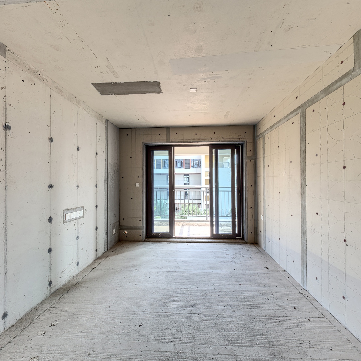 长沙南地铁口保利时代全新毛坯小三房业主诚意出售