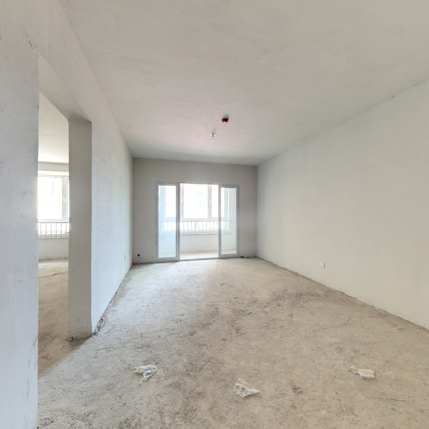 本房子在德信公园北侧 南向两居室 户型好