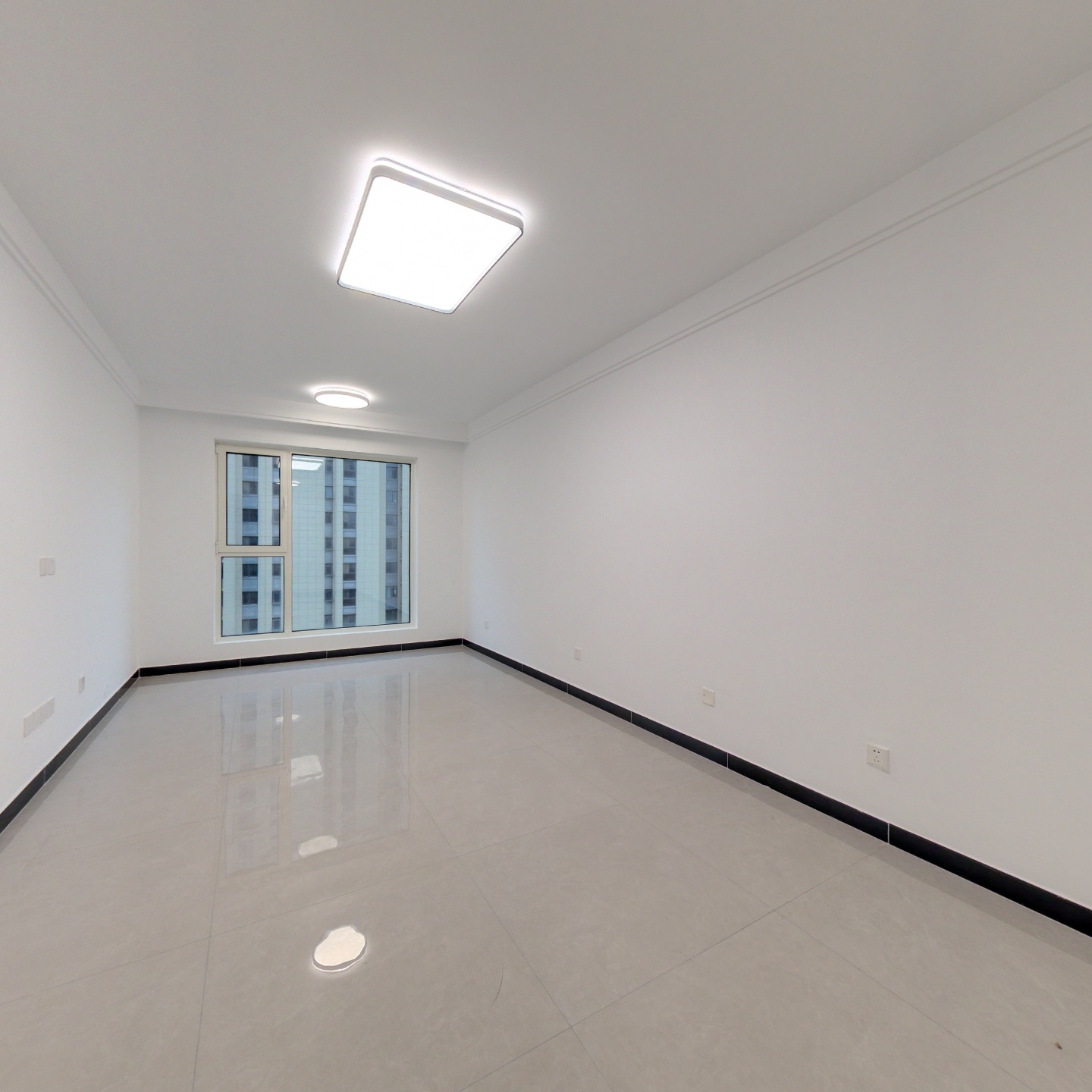 房本满二，业主诚意出售。带精装修。