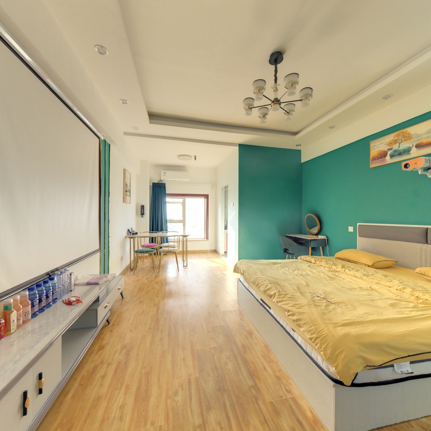 钻石广场 1室1厅 西