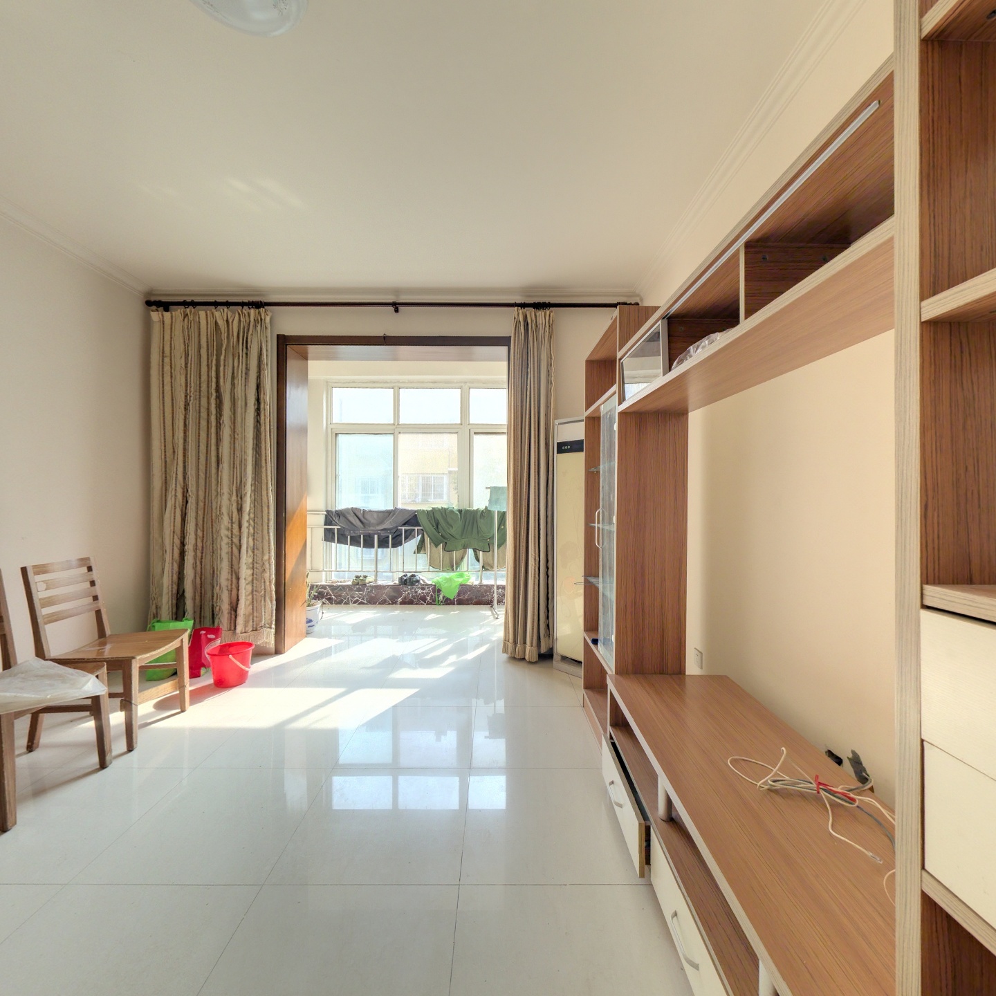 此房南北通透格局，带装修，采光视野很好，