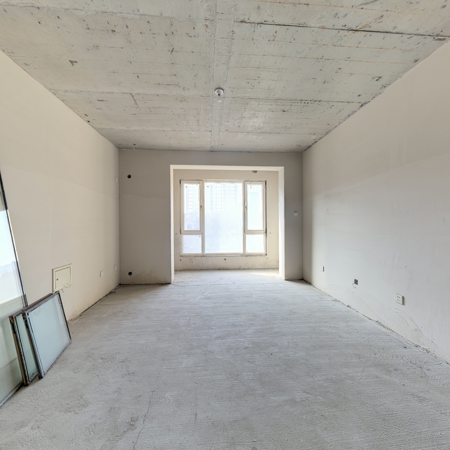 此房是南北通透大三居，户型好 无遮挡，交通便利..