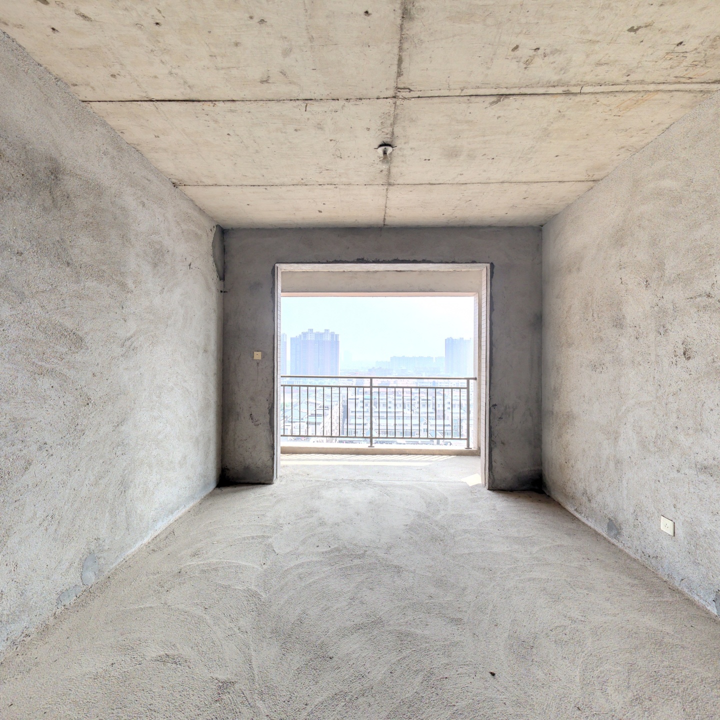 单价3000/平，电梯中层，两房两厅一卫，带双阳台