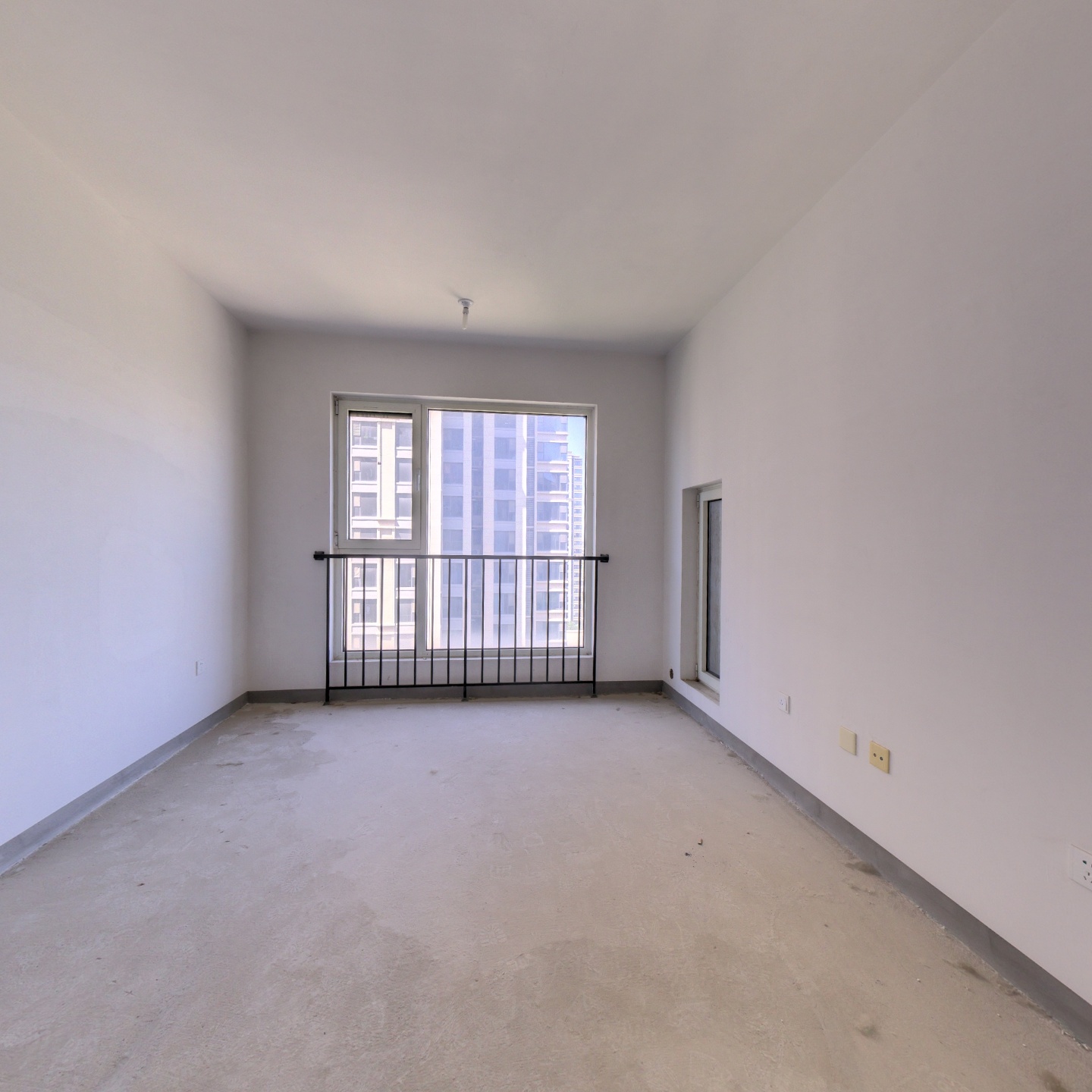 高铁新城狮子城正规一居室，厅室分离，户型方正