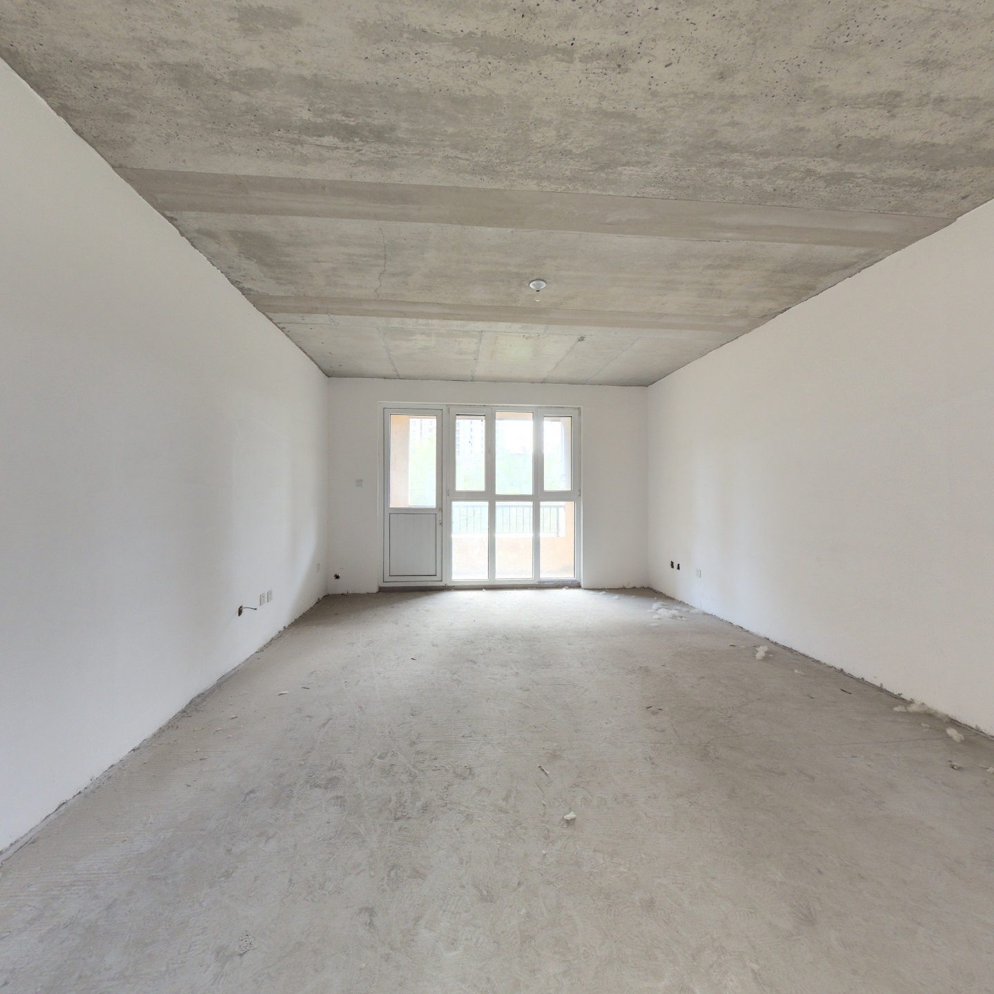 香邑溪谷玫瑰园洋房，一梯两户，毛坯随意装修。