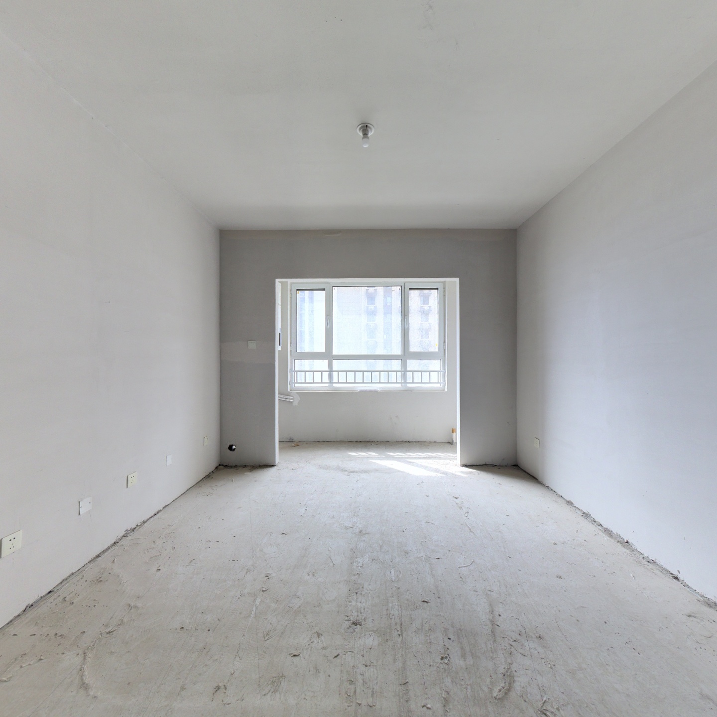 新小区，临火车站，近高铁，大三居，配套成熟，好位置