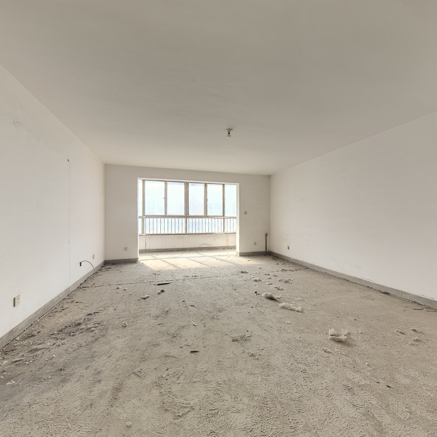 近宜佳旺，电梯洋房，一梯两户，有房本，满五年税费少