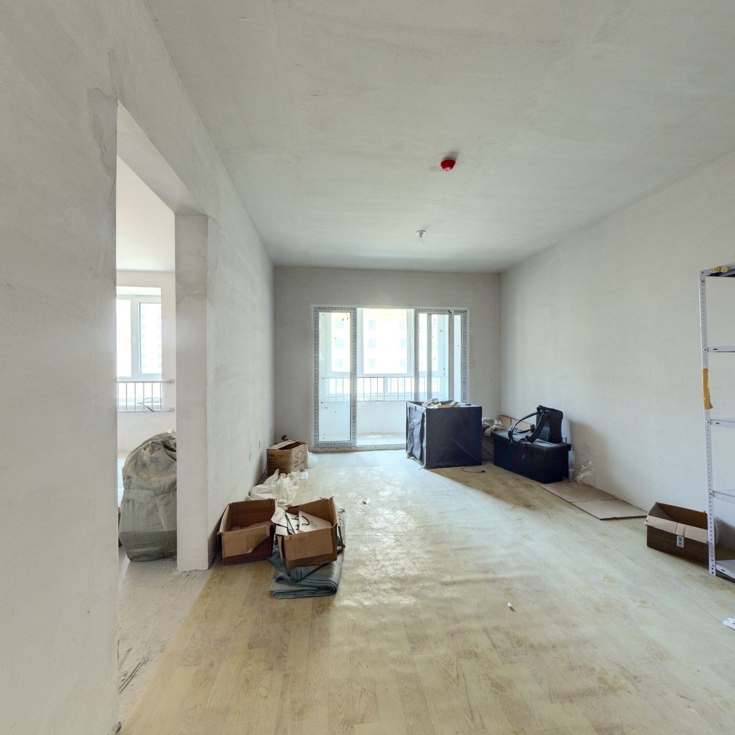 ：地理位置好离德信公园直线距离200米，全南两居。