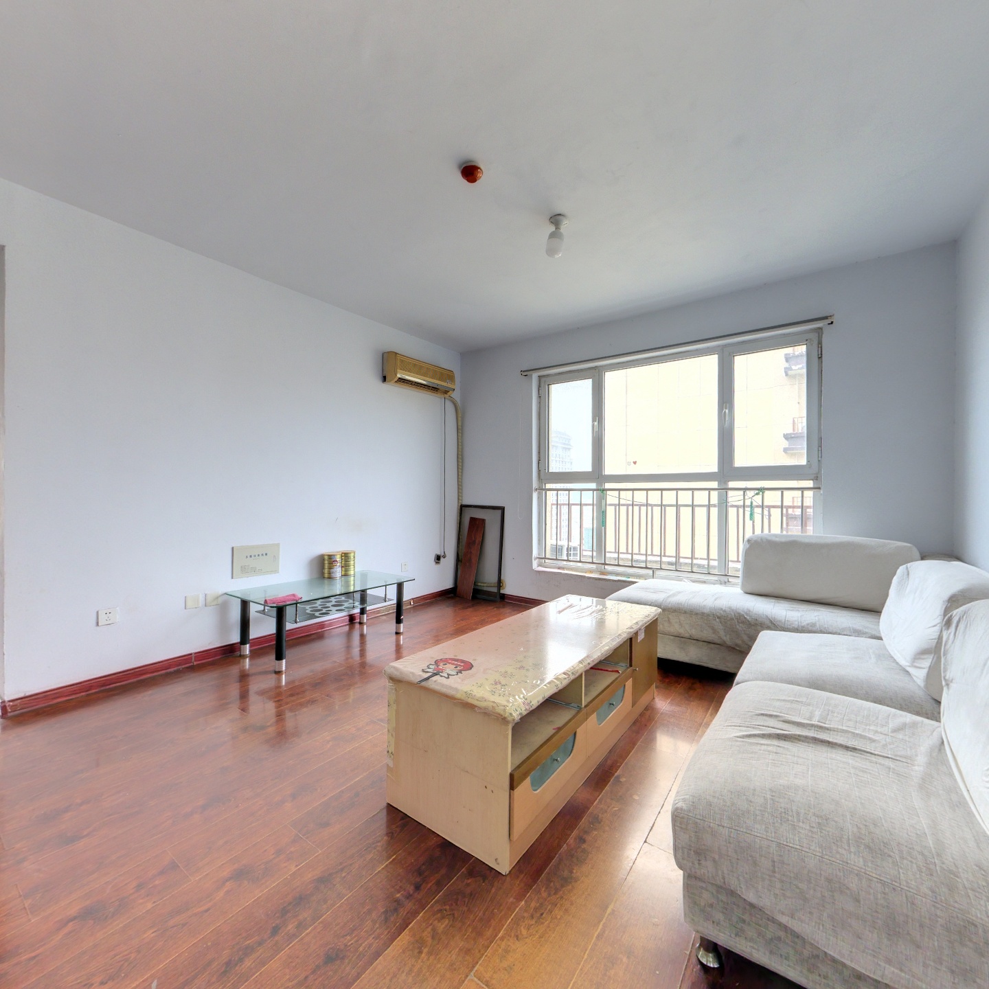 城东龙苑好位置好楼层，两个卧室带储藏室