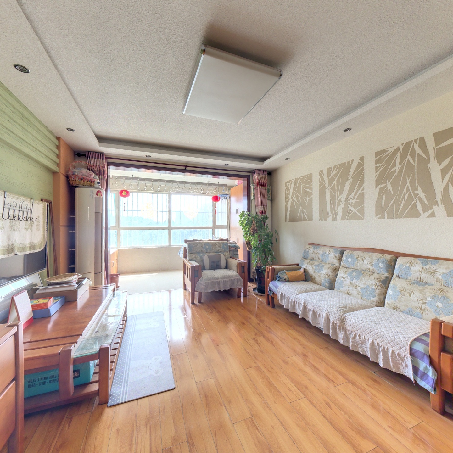 平安D区 ， 三居精装，南北通透，集中供暖，生活便利