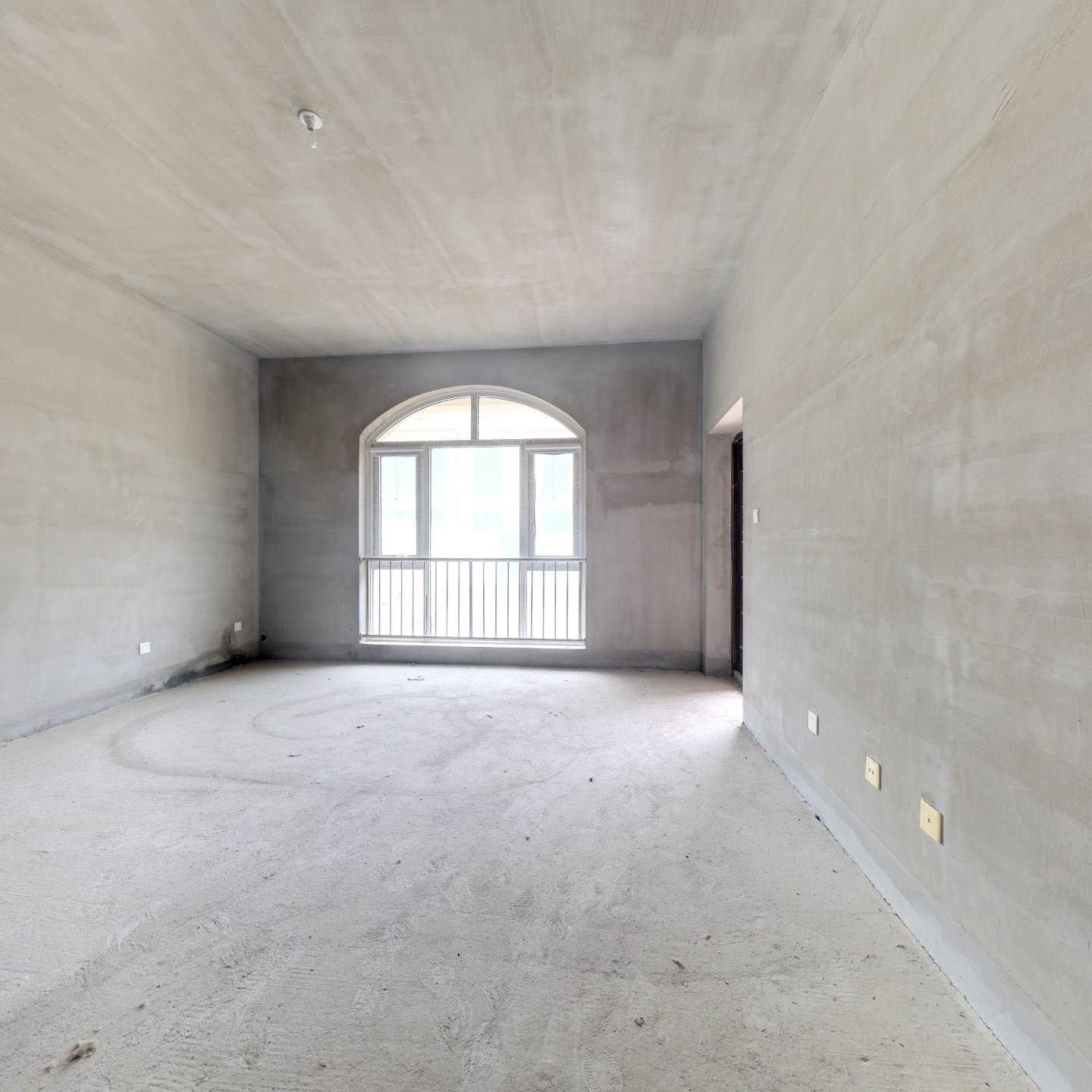 三层别墅 户型方正  顶层露台 一层养花