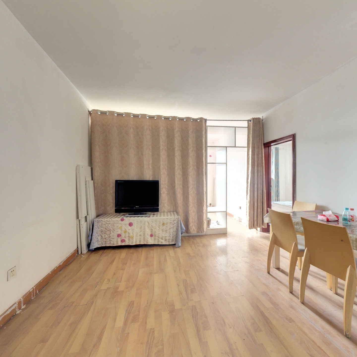 公园壹号满五不唯一，朝西的，下午采光好，简装