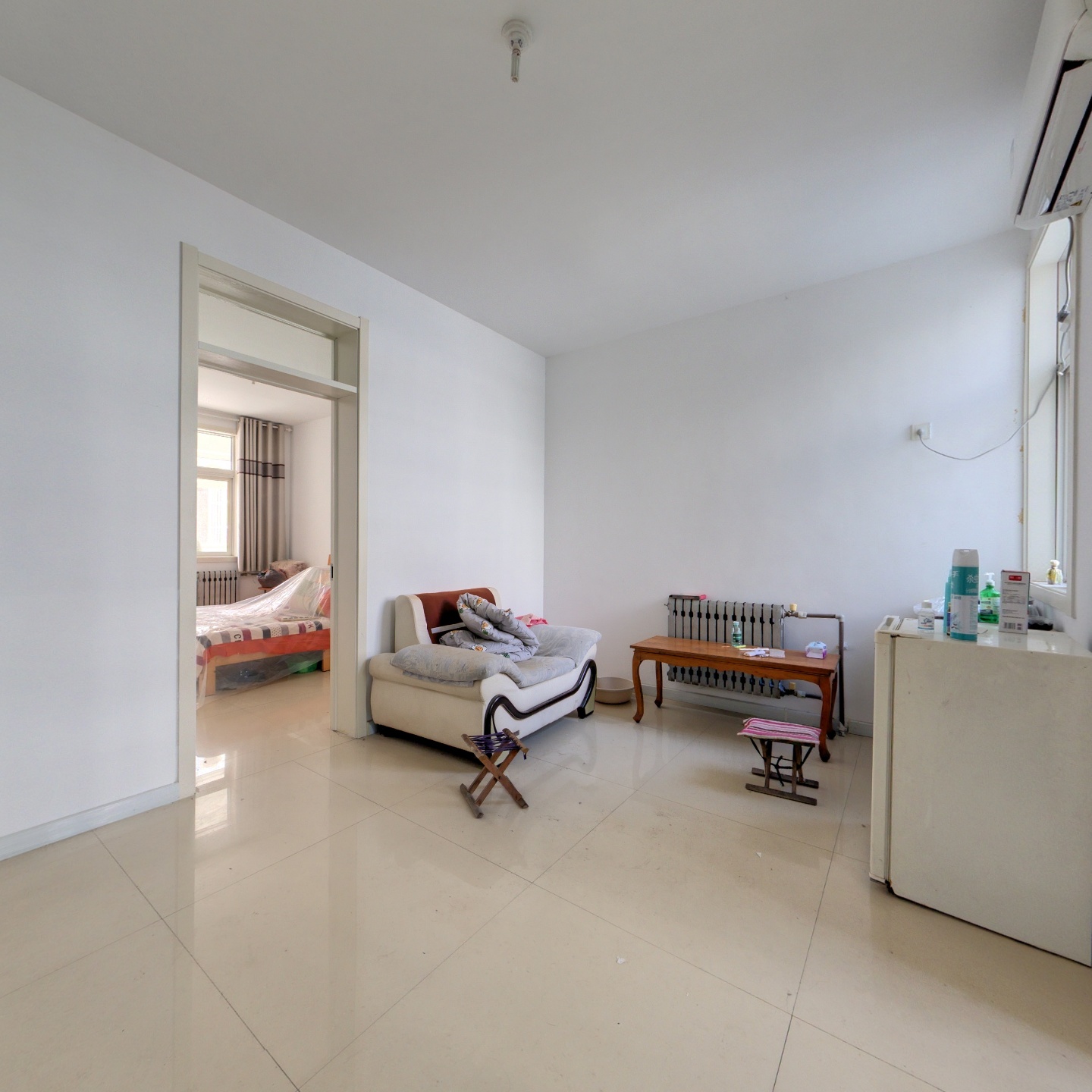 西街嘉苑二楼，经典小户型，大阳台采光好，带储藏室