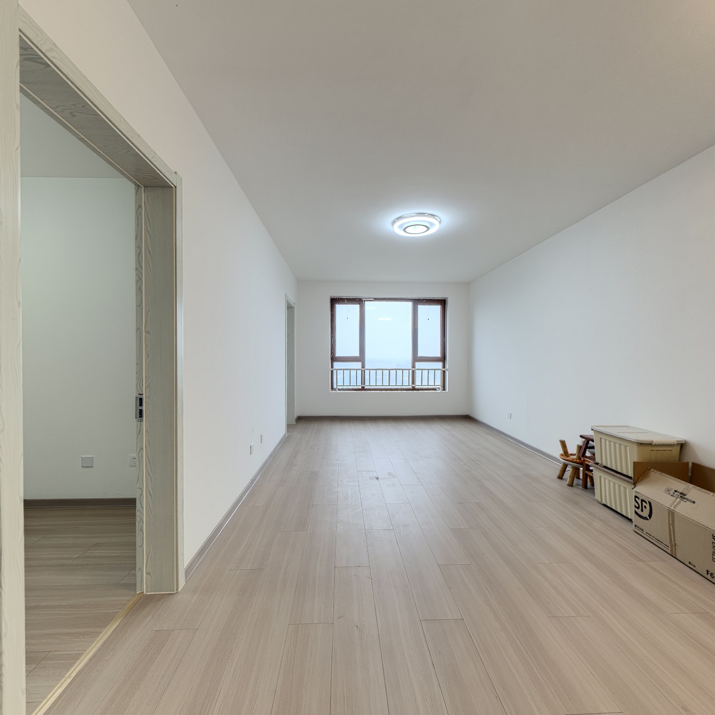 高铁新干线  全阳三居室  采光好  随时看房