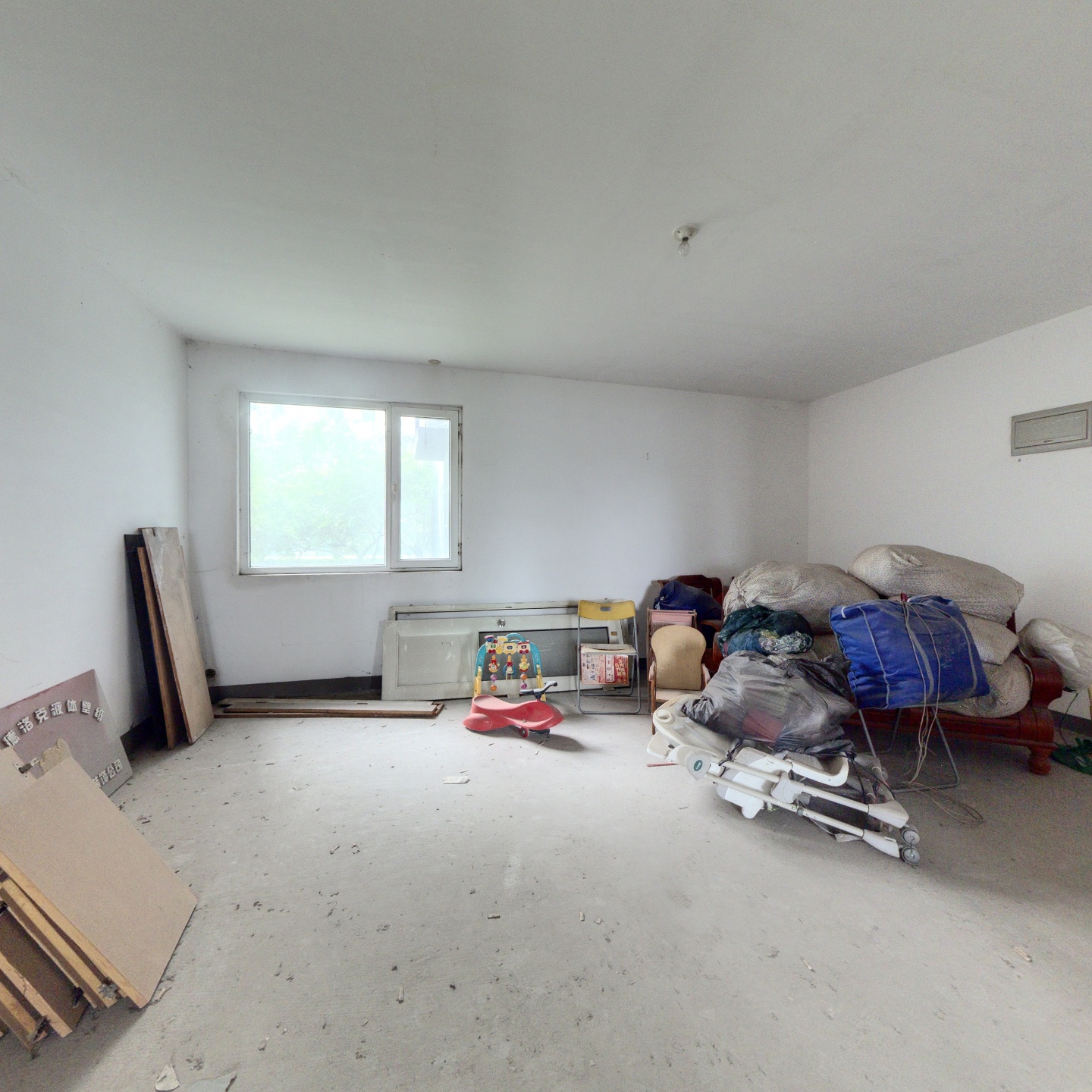 天保郦景大三居710年大产权，市区三居双卫毛坯房