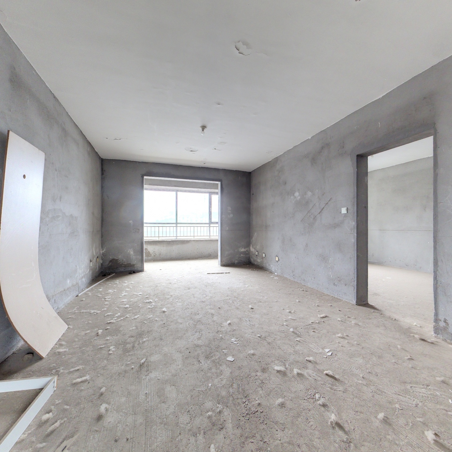 电梯4楼  3室 带储藏室  采光好