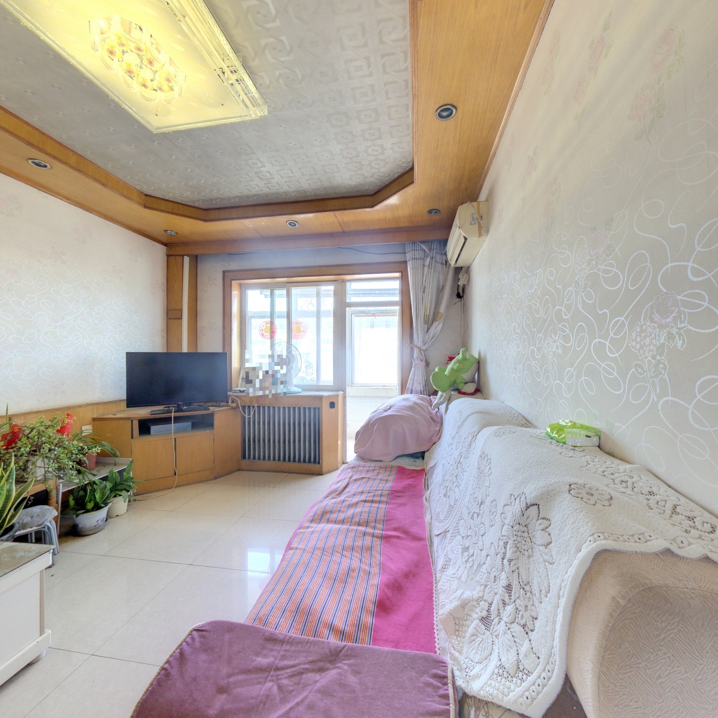 老市医院，满五唯一,两个阳台不算房本面积，有小库房