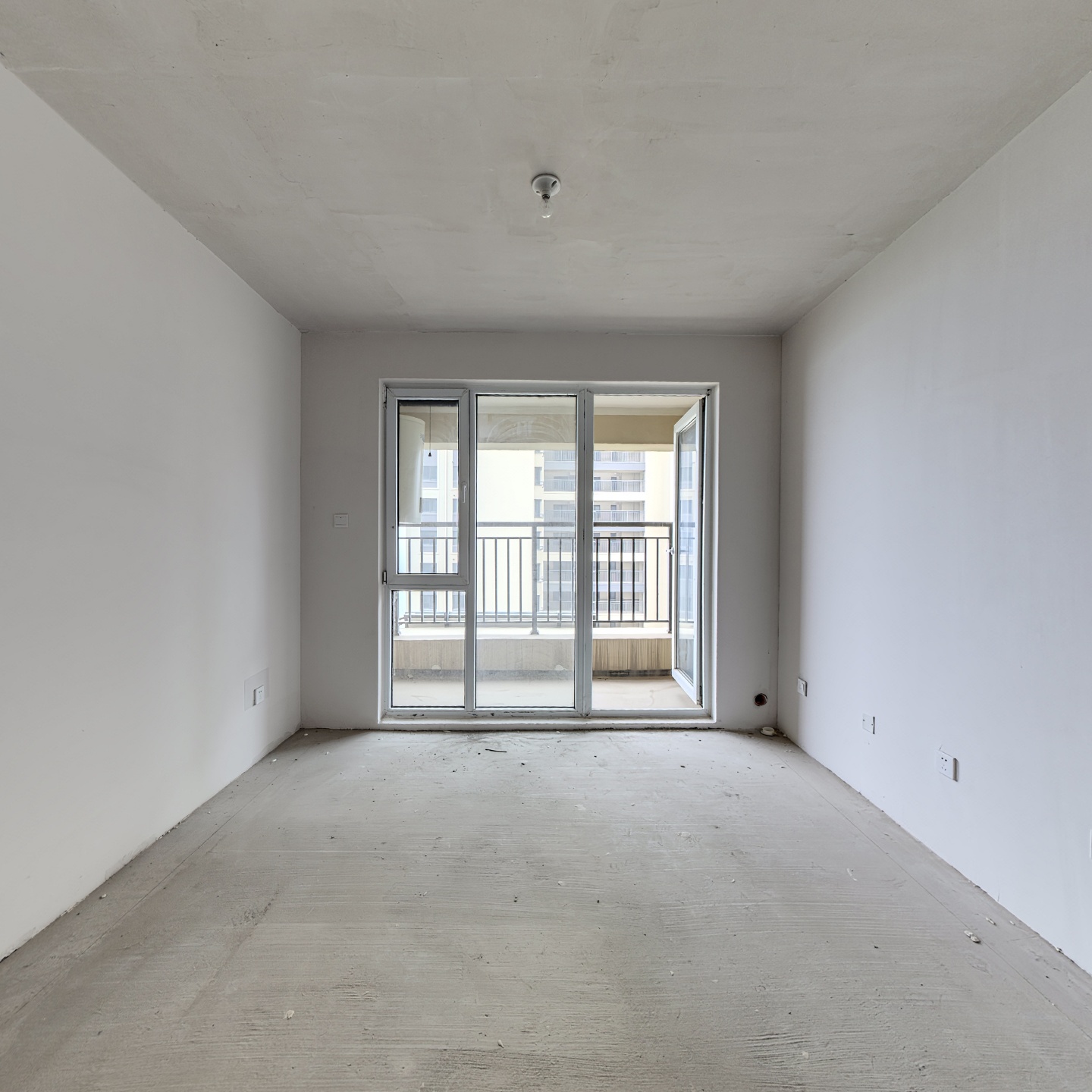 桃源新都孔雀城南北通透三居室，毛坯随意装修