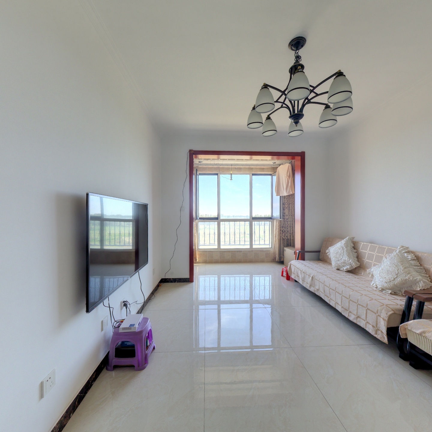 精装修，家电齐全。新房本。业主诚意出售