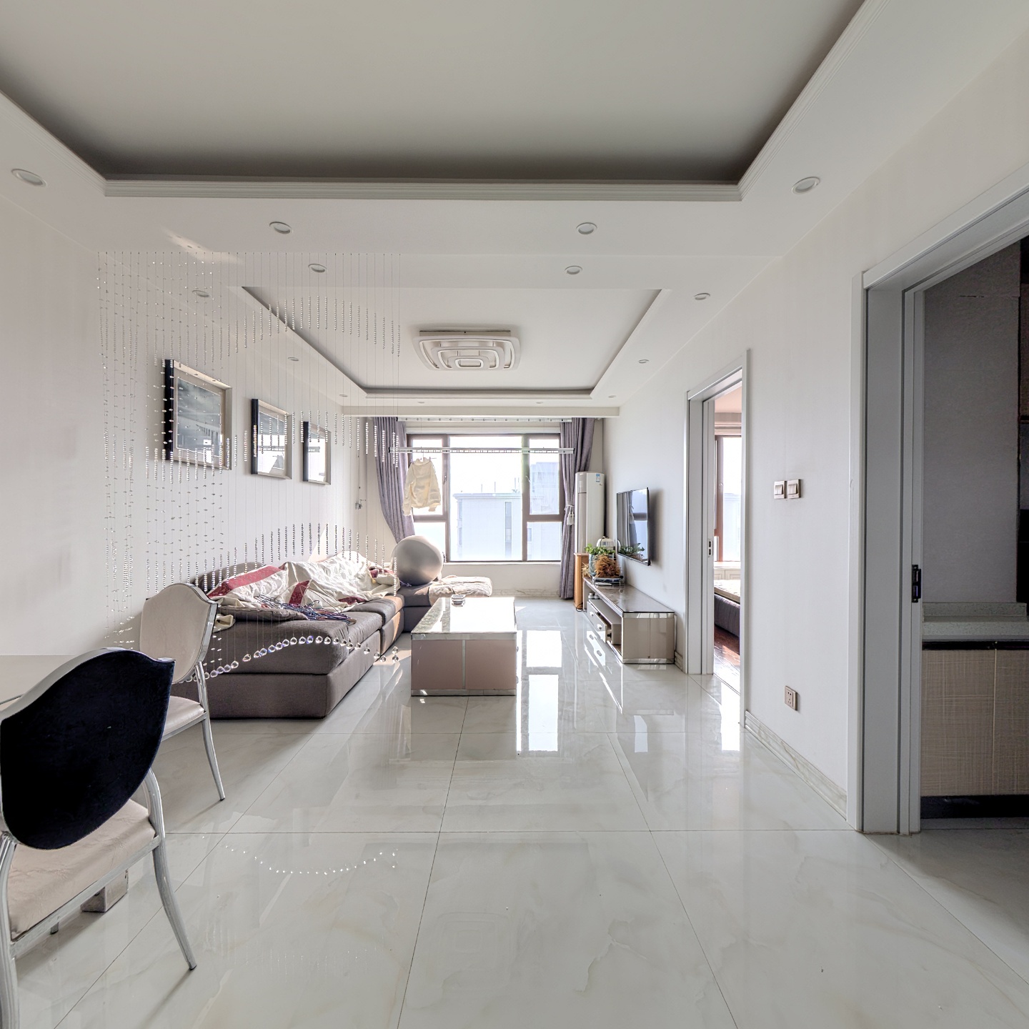 房本满二 ，南向两居，中高楼层，出行便利，全天采光