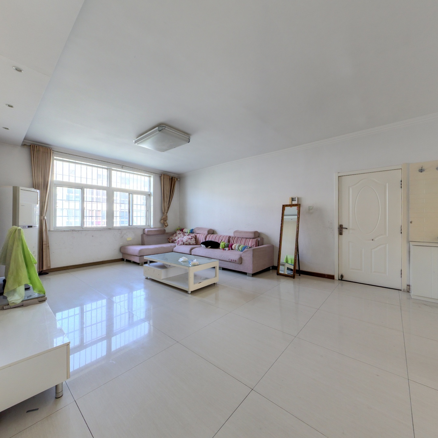 国泰民居4楼三室朝阳户型！带南向车库！